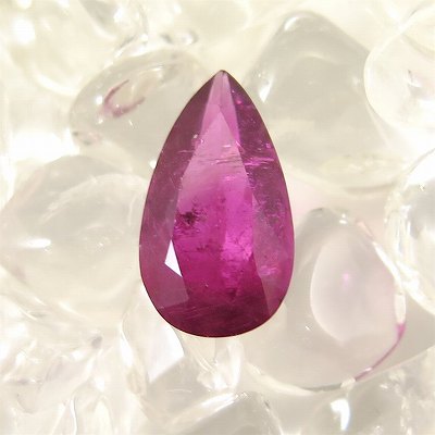 宝石質ルベライト レッドトルマリン AAA 13.5mmペアシェイプ ファセットカットルース　0.7ｇ