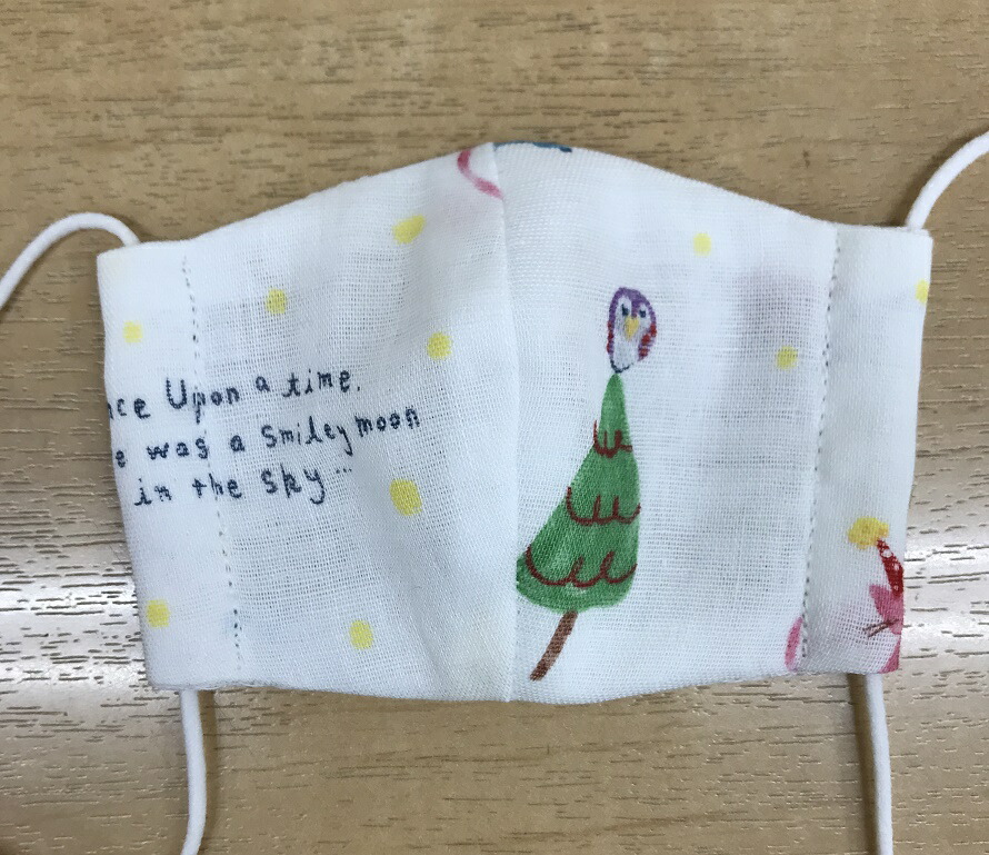 楽天市場 送料無料 お試し価格 ハンドメイド 立体ガーゼマスク 子供サイズダブルガーゼ ドビー織り 3層構造 マスク耳ゴム付きかわいい 総柄 8 5 12cm 子供用マスク 子ども用立体マスク手作りマスク 日本製 あんさんぶる