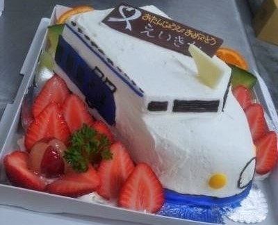 乗り物ケーキ５号サイズ（車、電車。新幹線）乗り物デコレーション 　立体ケーキ　誕生日ケーキ バースデーケーキ　お菓子工房アントレ