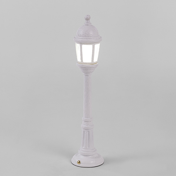 照明 Seletti セレッティ ストリートランプ 照明器具 ストリートランプ インテリア Seletti アート ダイニング White 照明器具 街頭 ライティング アート ハイデザイン おしゃれ ユーモア ユーモアデザイン Entre Square アントレスクエア