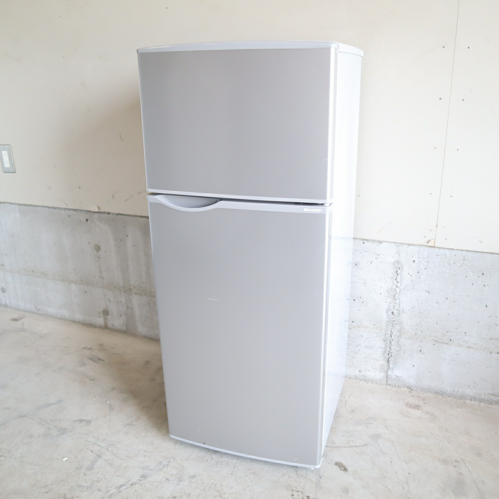 ぶり　美品 中古★SHARP　冷凍冷蔵庫【SJ-14E5-KW】 楽天市場】【中古】 シャープ 冷蔵庫 137L SJ-14E5-KW ホワイト