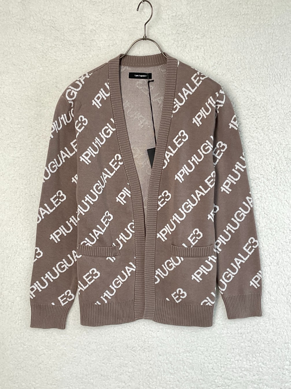 未使用 1piu1uguale3 ウノピゥウ 3 ブラウン BUTTONLESS CARDIGAN バイアスロゴ ボタンレス カー