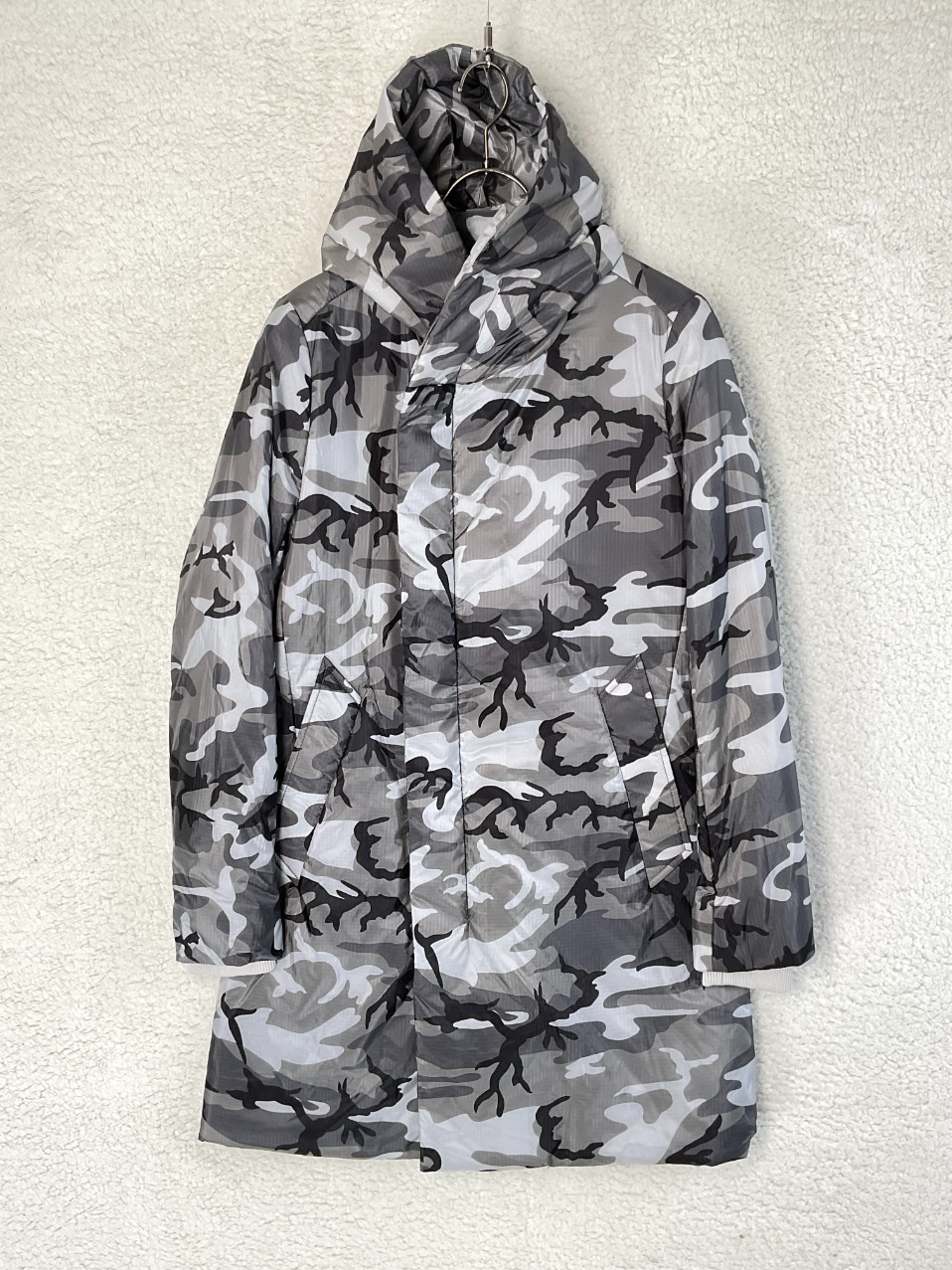 未当て嵌める 1piu1uguale3 ウノピゥウ 3 薄墨色 NEXT WRAP HOODED COAT ネクストラップフーデッドコー