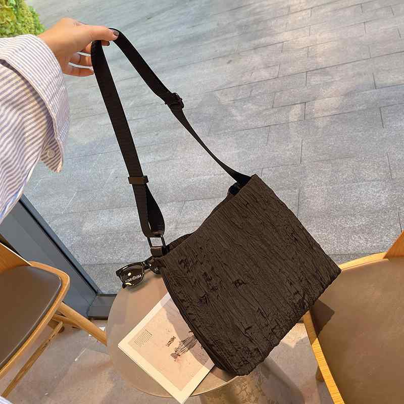 ショルダーバッグ 鞄 旅行 シンプル カバン 普段使い 帆布 斜めがけ ブラック バッグ レディース 無地 大容量 韓国風 黒