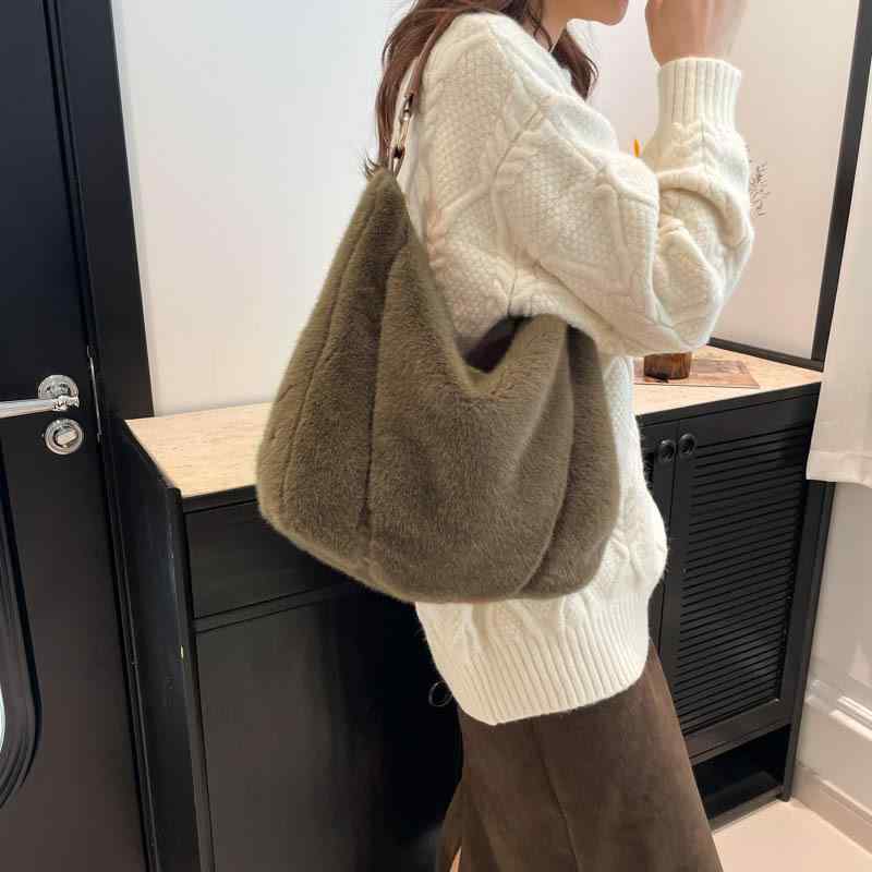 ストリート 肩掛け トートバッグ ふわふわ コーヒー トレンド 鞄 秋冬 レディース ベージュ 手提げ グレー ブラック ファー 大容量 カーキ 斜めがけ バッグ カバン