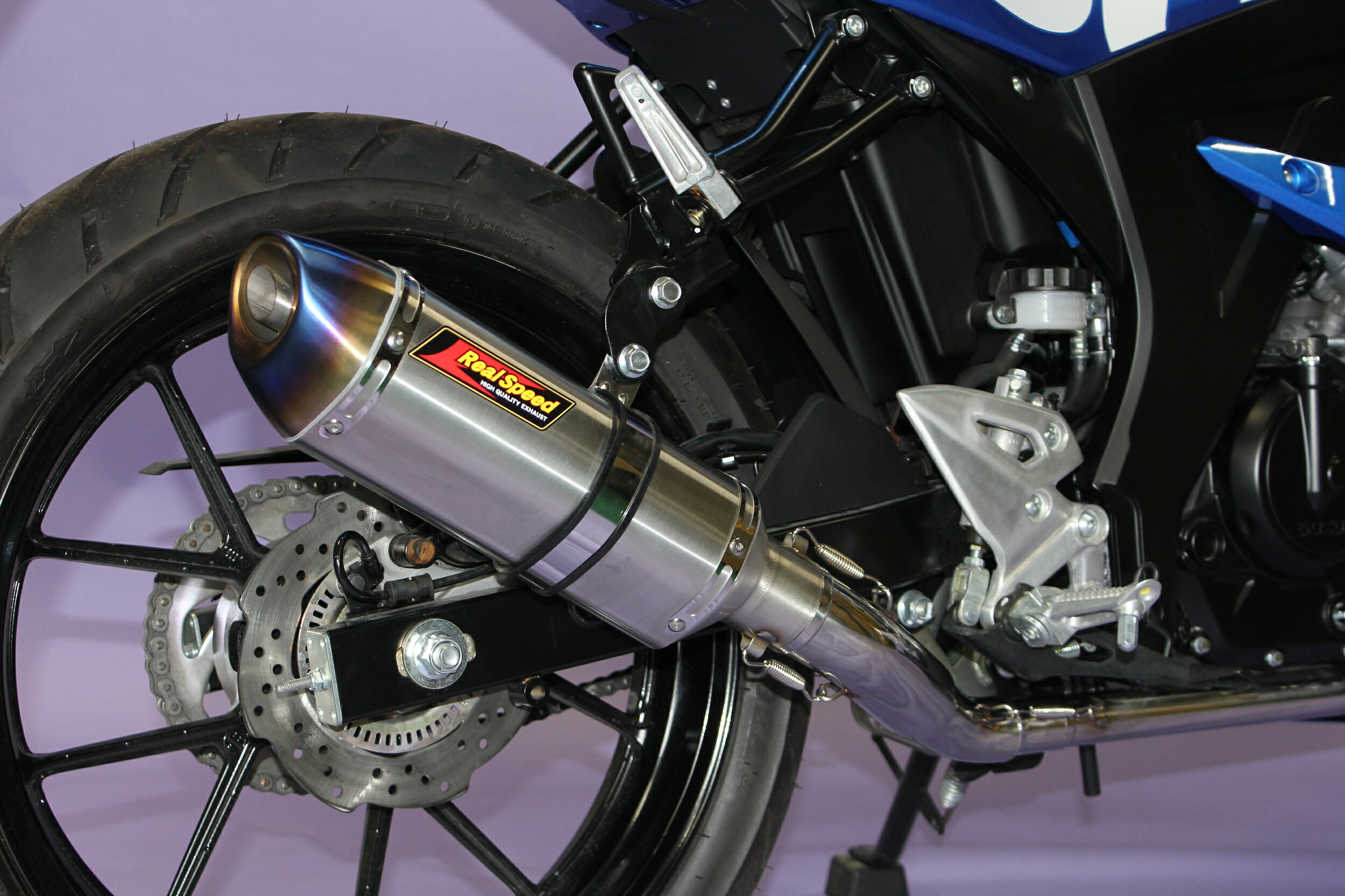 Realspeed GSX-R125 バイクマフラー 8BJ-DL32D 2BJ-DL33B Caribur カリバー ステンレス ブルーカラー 異形 マフラー リアルスピード スズキ バイク用品 バイク用 バイクパーツ フルエキ フルエキゾースト カスタム パーツ ドレスアップ 交換 ジスペケ｜Valiente shop
