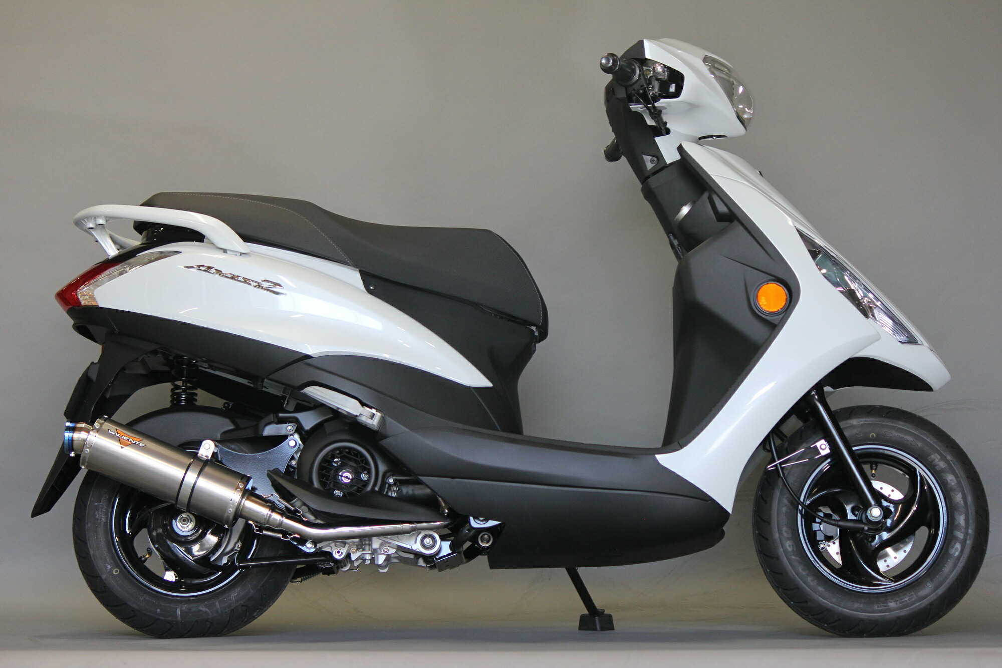 Valiente アクシスZ バイクマフラー 8BJ-SEJ6J O2センサー対応仕様 デュラ チタンソリッドマフラー シルバー カスタム パーツ ドレスアップ 交換 社外品 重低音 ヤマハ バリエンテ AXIS Z