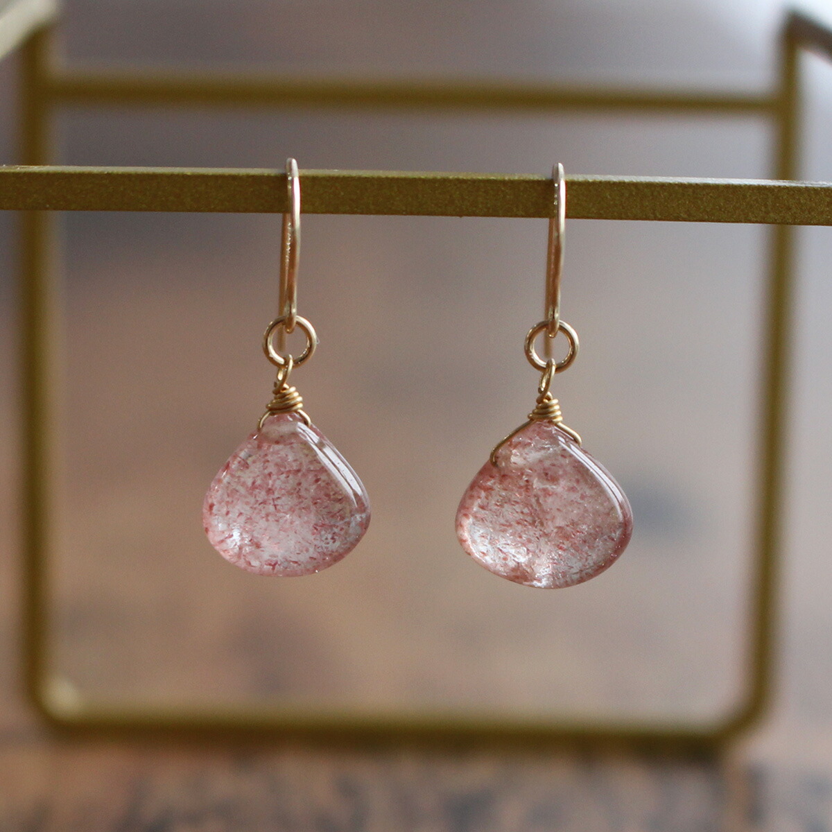 専用【D】高品質水晶とアイオライト 金箔のトリプレットロゼンジカービングピアス 専用【D】高品質水晶とアイオライト 金箔のトリプレットロゼンジ