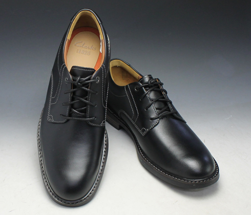 clarks unelott plain black