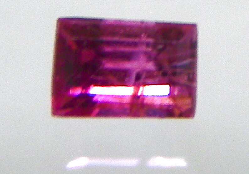 レッドベリル（レッドエメラルド）０．０７３ct　【簡易鑑別済】【値下げしました！】