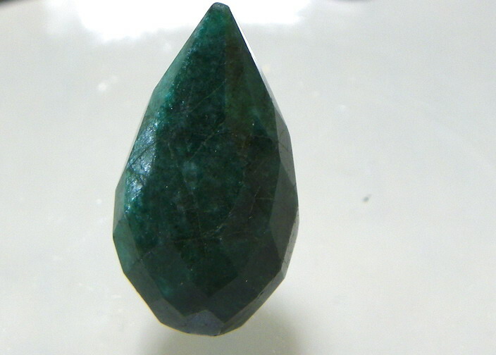 天然石エメラルド　ブリオレット　23.40ct