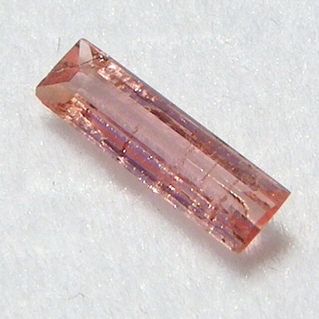 ピンクオレンジのレアストーン　ヴェイリネナイト　0.154ct【簡易鑑別済】｜EsteeGrace