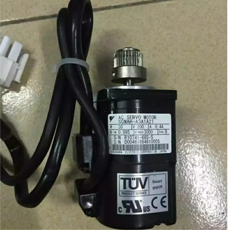 新品★貨物輸送無料★YASKAWA / 安川電機 サーボ原動機 SGMAH-A3A1A21★1年引きうける