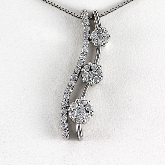 【P10倍 お買い物マラソン】プラチナ ネックレス ダイヤモンド ペンダント レディース フラワー 花 ミステリーセッティング pt900 ボーナスセール|Luire Deuxieme