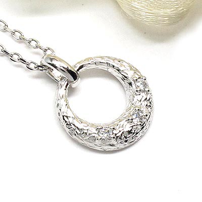 【P10倍 お買い物マラソン】ダイヤモンド ネックレス 18k ペンダント レディース ムーン 月型 ゴールド k18 18金【送料無料】 ボーナスセール｜Luire Deuxieme