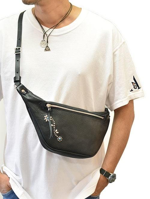 楽天市場 Crossed Arrows クロッシード アローズ レザーショルダーバッグ Bag 牛革 本革 シルバー スタッズ サコッシュ 肩掛けバッグ 人気 カジュアルバッグハンドメイト 日本製 原宿 エトフ Etoffe