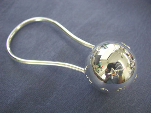 オルゴールボール(メルヘンクーゲル) メルヘンラトル 月と星 40mm (ポーチ付) ～聞く人の心身を癒すオルゴールボール(メルヘンクーゲル)のラトル(ガラガラ)タイプです。(1RTMS)