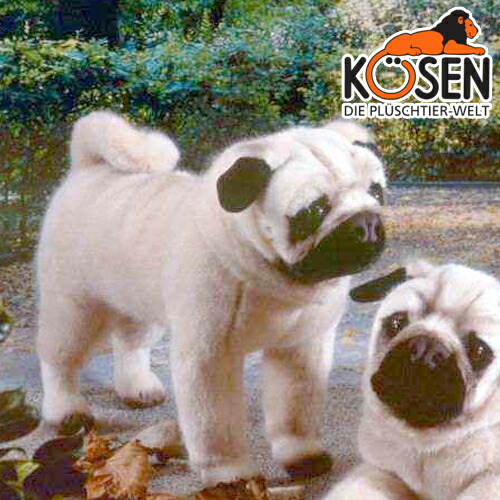 KOESEN ケーセン社 パグ 立ち 5890～ドイツ・KOESEN/KOSEN（ケーセン社）の動物のぬいぐるみ。愛らしい表情の犬（イヌ/いぬ）のぬいぐるみです。出産祝い クリスマス プレゼント 結婚記念日 出産したママへのご褒美にもおすすめ(KSN-K32-5)