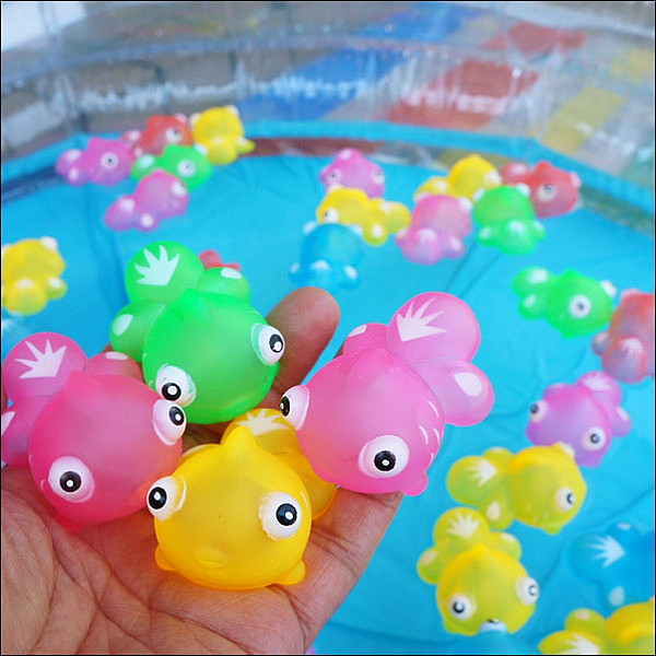 最大98 オフ 水に浮くすくい用おもちゃ うきうき金魚 大 約5 5cm 50個 動画有 Qdtek Vn