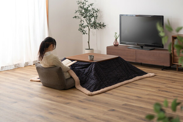 東谷 【季節先取りSALE中】コタツ布団正方形 ネイビー 完成品 KK-139NV 東谷 AZUMAYA カジュアル ナチュラル シンプル 北欧 暖かい 炬燵 こたつ 足元 居心地がいい もこもこ おしゃれ こたつふとん コタツ布団 コタツふとん KK-139NV 7,200円