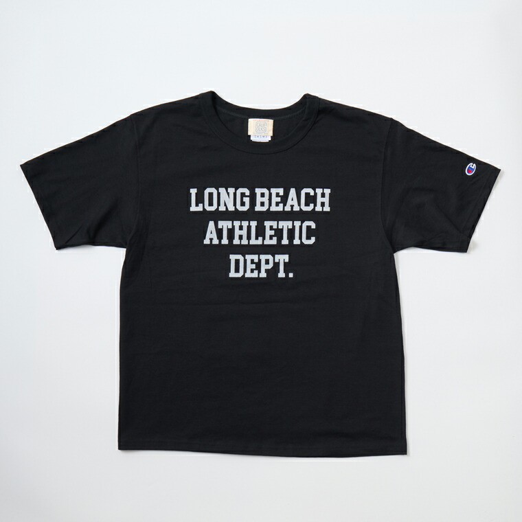 CALIFOLKS (カリフォークス) CHAMPION HERITAGE T LONG BEACH ATHLETIC - BLACK 刷り上げる ティーシャツ メンズ’