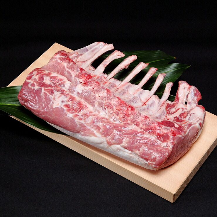 【ふるさと納税】106 北海道産豚肉（骨付ロース）【3.0kg前後】 44,000円【豚肉　骨付　ロース　広大　土地　良質　水　雄大　環境　高品質　ブロック　ステーキ　ロースト　ポーク　肉 北海道 新冠町 】｜北海道新冠町