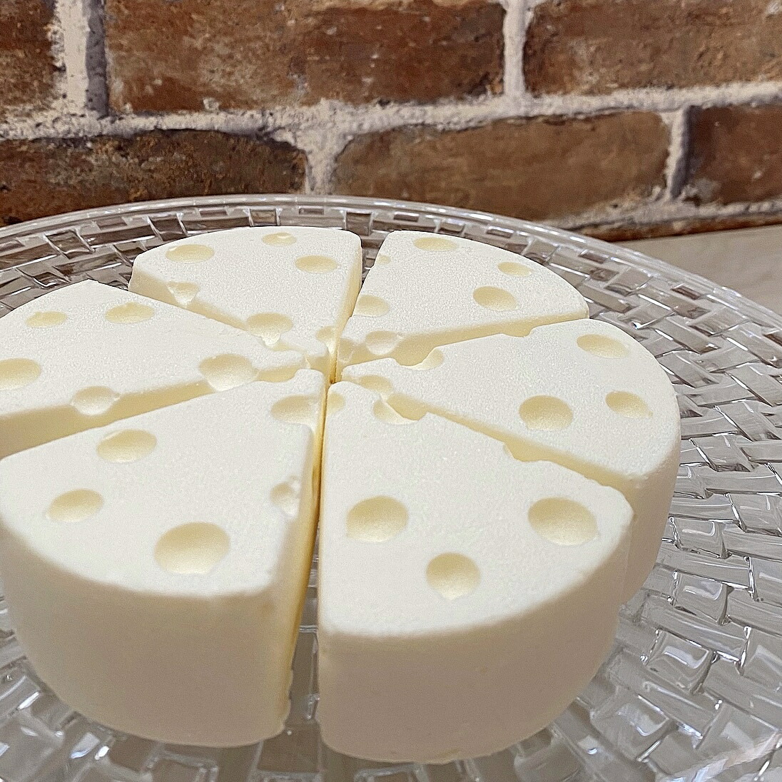 【ふるさと納税】ホワイトチョコレアチーズケーキ1ホール、ヨーグルト3個セット
