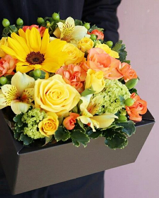 【ふるさと納税】 ちょっぴり可愛い BOXフラワー 1個 ボックスフラワー フラワーボックス 花 生花 フラワーアレンジメント ギフト プレゼント 贈り物 お祝い 岩手県 盛岡市 東北 岩手 盛岡 有限会社田村フローリスト