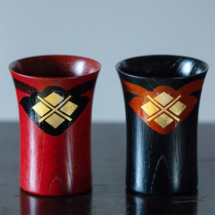 【ふるさと納税】 秀衡塗 秀衡優勝杯 朱/黒/肌理 (7.5cm×10.5珊) 【2個入】 / 塗師細工 お酒 清涼飲料水 おちょこ ぐいのみ 水のみ 食器 漆塗 うるしぬり 手ペンキ塗り 木製 言い慣わし芸術品 和 お正月 御前上等 一緒になる 造営祝賀会 祝賀会 呉れて遣る 差し上げ物 差し上げ物 差し上げ物 香典返し しっぺい返し おもてなし