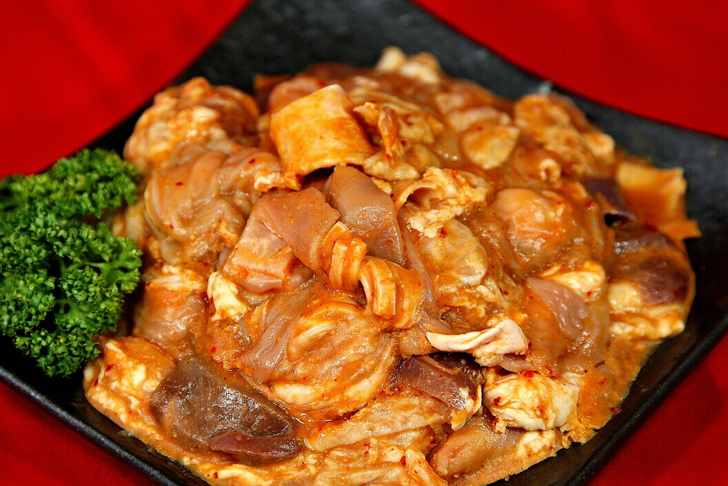 【ふるさと納税】豚一匹ホルモン 辛味噌 2.4kg(800g×3パック) 約13～15人分 国産 豚肉 肉 お肉 辛みそ 味付き ホルモン おつまみ 冷凍【株式会社佐利】tm233