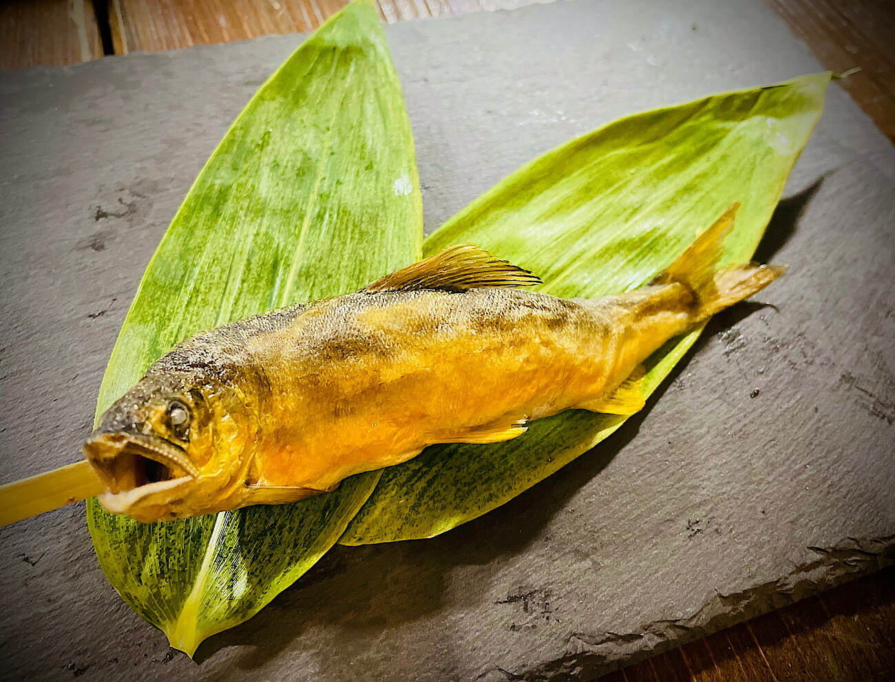 【ふるさと納税】温めるだけで名店の味《こまち鮎》鮎の塩焼き ３本【(有)鮎乃家】[M4202]