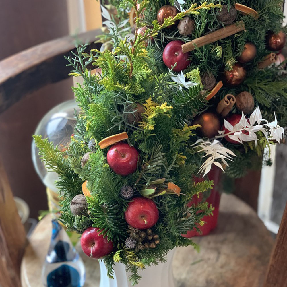ふるさと納税 クリスマスツリーアレンジ 21 クリスマスキャロル 21年11月日 12月日にお届け 着日指定不可 東北 山形県 酒田市 庄内地方 グリーン クリスマス 通年 飾り 玄関 室内 リビング ドライ 香り おうち時間 観葉植物 インテリアグリーン Lojascarrossel ふるさと納税 クリスマスツリーアレンジ 21 クリスマスキャロル 21年11月日 12月日にお届け 着日指定不可 東北 山形県 酒田市 庄内地方 グリーン クリスマス 通年 飾り 玄関 室内 リビング ドライ 香り おうち時間 観葉植物 インテリアグリーン Lojascarrossel