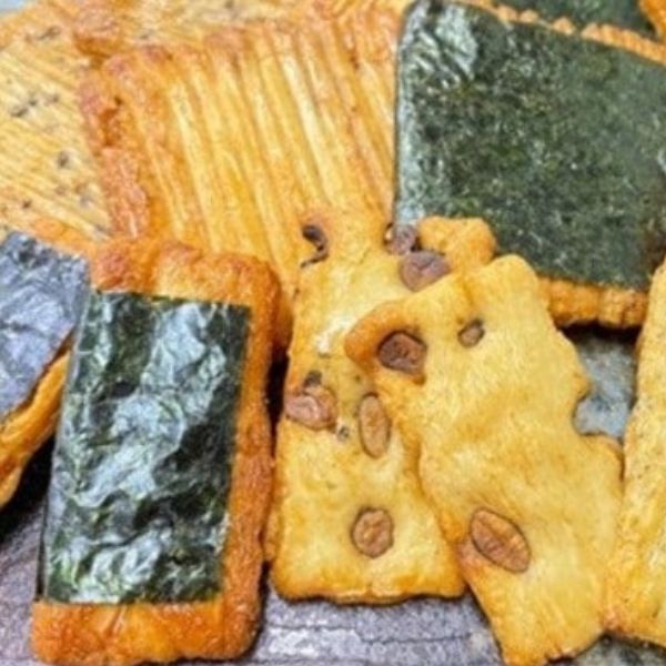 【ふるさと納税】萬寿金製菓　手焼きおかき詰め合わせ　聖 | 茨城県 龍ケ崎市 せんべい 米菓 米菓セット 詰め合わせ おかき あげ餅 醤油 七味 のり マヨネーズ 美味しい 色々 種類 食べ比べ 家族 親戚 おやつ お茶 美味しさ 手土産 お土産 沢山 ピリ辛 1206561