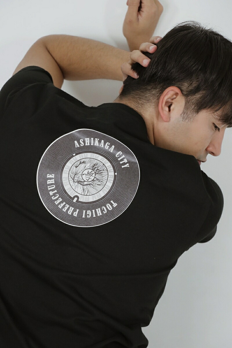 【ふるさと納税】バックプリント 足利市 マンホールTシャツ 黒 M【Tシャツ レディース メンズ 半袖 半袖Tシャツ シャツ マンホール クルーネック カジュアル 栃木県 足利市 】 F7Z-560｜栃木県足利市