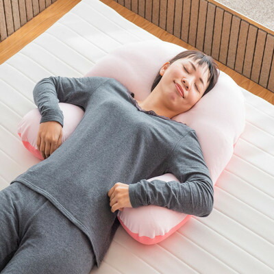 【ふるさと納税】抱かれ枕 アーチピローFUN(レギュラー/さくら色)_ 抱かれ枕 枕 快眠 御休み 安眠 さくら色 レギュラー 一般受け おすすめ 差し上げ物 呉れて遣る 貨物輸送無料 【1420929】