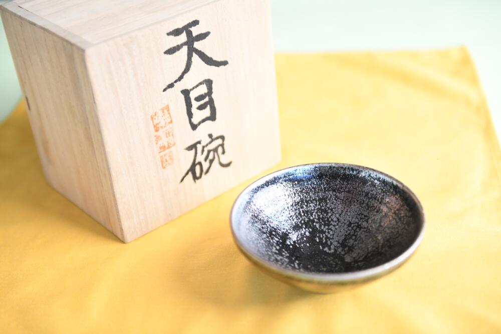 骨董品　銀縁付き天目茶碗【木箱入り】 骨董品 銀縁付き天目茶碗【木箱入り】