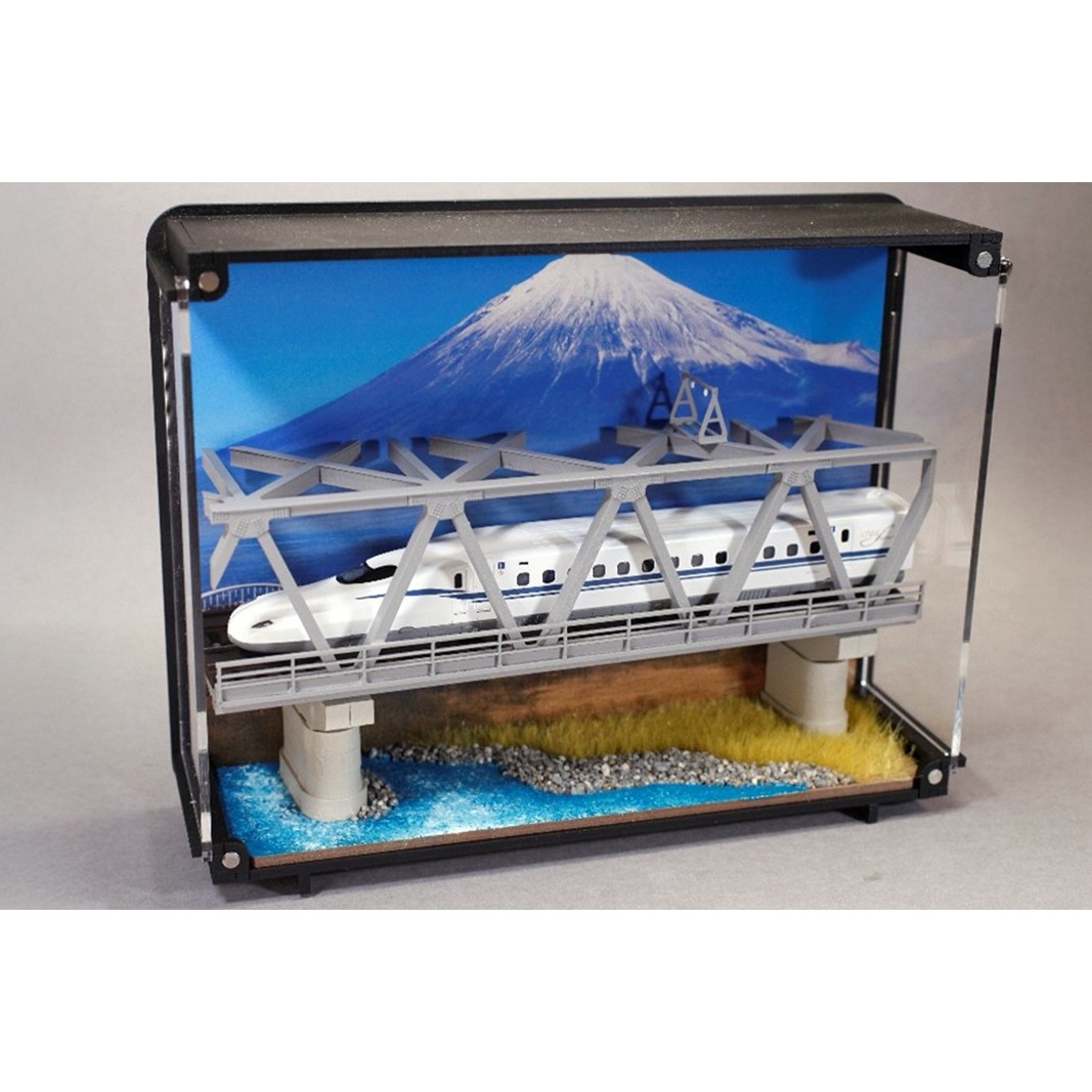 【ふるさと納税】鉄道模型 走る情景(ジオラマ)シリーズ《N700S新幹線「のぞみ」》 東京 新宿 ジオラマ 本棚展示台 東海道新幹線 N700Sのぞみ号 富士山 富士川橋梁 コンパクト ミニチュア 模型 鉄道模型 インテリア 電車 0055-018-S07｜東京都新宿区 42,600円