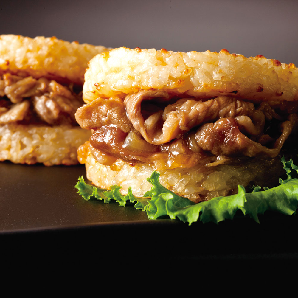 【ふるさと納税】【松屋フーズ】牛めしバーガー 130g×10個／15個／20個 牛めし バーガー 牛肉 肉 冷凍 ご飯 ごはん おかず 夜食 非常食 備蓄 夕食 食事 ライスバーガー 130g 10個 15個 20個 電子レンジ 料理 調理 時短 便利 簡単 惣菜 東京都 武蔵野市 ＜選べる内容量＞