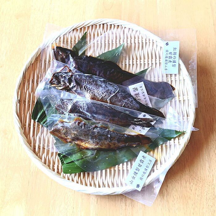 【ふるさと納税】【白米・ビールのお供に!】南足柄市の川魚の燻製・甘露煮Aセット【ギフト プレゼント 贈り物 お返し おいしい まとめ買い ヤマメ ニジマス 山女魚 虹鱒 神奈川県 南足柄市 】|神奈川県南足柄市