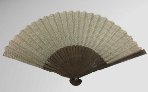 【ふるさと納税】小千谷縮扇子(ベージュ) 7寸(約21cm) 小千谷織物同業協同組合 | 小千谷縮 扇子 せんす 麻布 伝統工芸 夏ギフト 天然素材 国産 日本製 オシャレ シンプル ギフト メンズ レディース 男性用 女性用 父の日 母の日 【0002-0207SV01-01】|新潟県小千谷市