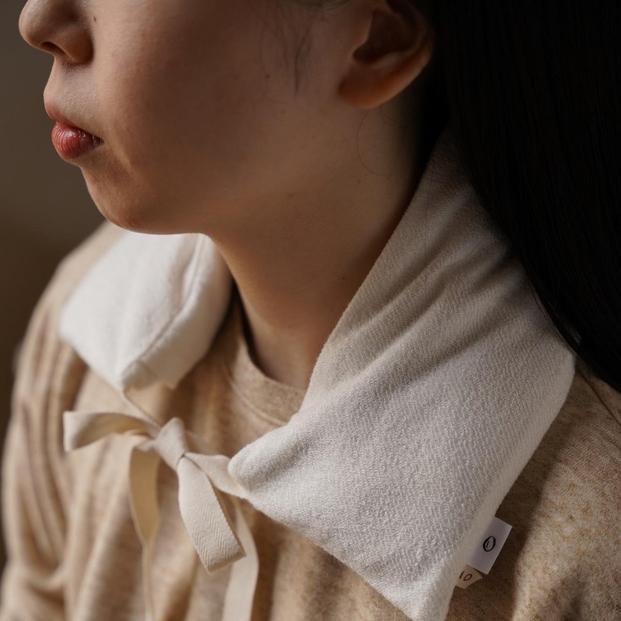 【ふるさと納税】《首肩用》ao×accos 魚沼産コシヒカリで作った米ぬか・玄米カイロ　白 シルクコットンミニ裏毛 | 雑貨 日用品 人気 おすすめ 送料無料