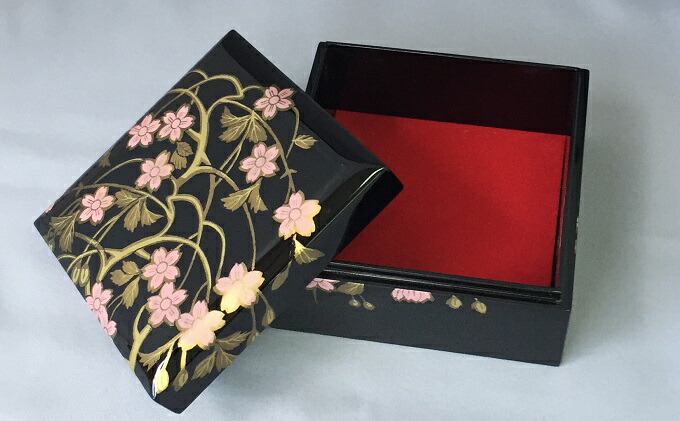 楽天市場 ふるさと納税 小箱 桜 蒔絵 高岡漆器 小物入れ インテリア おしゃれ ふた付き 木製 民芸品 工芸品 雑貨 日用品 箱 器 インテリア 富山県高岡市 楽天市場 ふるさと納税 小箱 桜 蒔絵 高岡漆器 小物入れ インテリア おしゃれ ふた付き 木製 民芸品 工芸品 雑貨 日用品 箱 器 インテリア 富山県高岡市