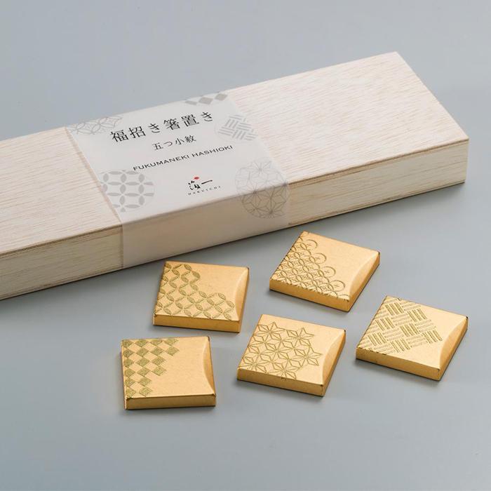 【ふるさと納税】【箔一】福招き箸置き　五つ小紋 | 箸置き 箸 箸休め 和 インテリア カトラリー 縁起 金箔 石川 金沢 19,440円