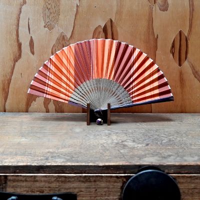 【ふるさと納税】途絶えた伝統復活「甲斐絹扇子」橙縞