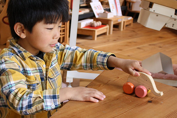 ふるさと納税 008 059 木のおもちゃ はなたれ子象 玩具 オモチャ トイ ベビー 知育 象 ぞう ゾウ 動物 木製 キッズ プレゼント ギフト おうち時間 室内 子ども 子供 児童 手押し車 くるま Rvcconst Com