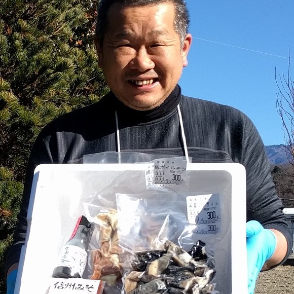 【ふるさと納税】地元ブランド 青山さんのやわらか牛黒ミノ(約300g)&豚白モツ(約300g)&松岡屋麹味噌・醤油 | 牛黒ミノ 豚白モツ 味噌 醤油  だし醤油 ミノ モツ やわらかい 長野県 信州 南信州 飯田 U03