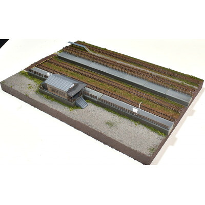 【ふるさと納税】Nゲージ用 鉄道模型用ジオラマ展示台 37×26cm 木造駅舎とホームと2線ヤード【1590462】 44,400円