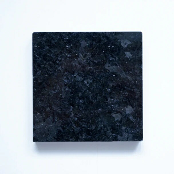 【ふるさと納税】mikage craft オーディオボード 100×100×15mm 150×100×15mm 御影石 大理石 スピーカー台 防振ボード 振動吸収 天然石 ブラック ホワイト 高級 オーディオアクセサリー スピーカー オーディオ 15000円 1万5千円 20000円 2万円 石安株式会社 岐阜県 大垣市
