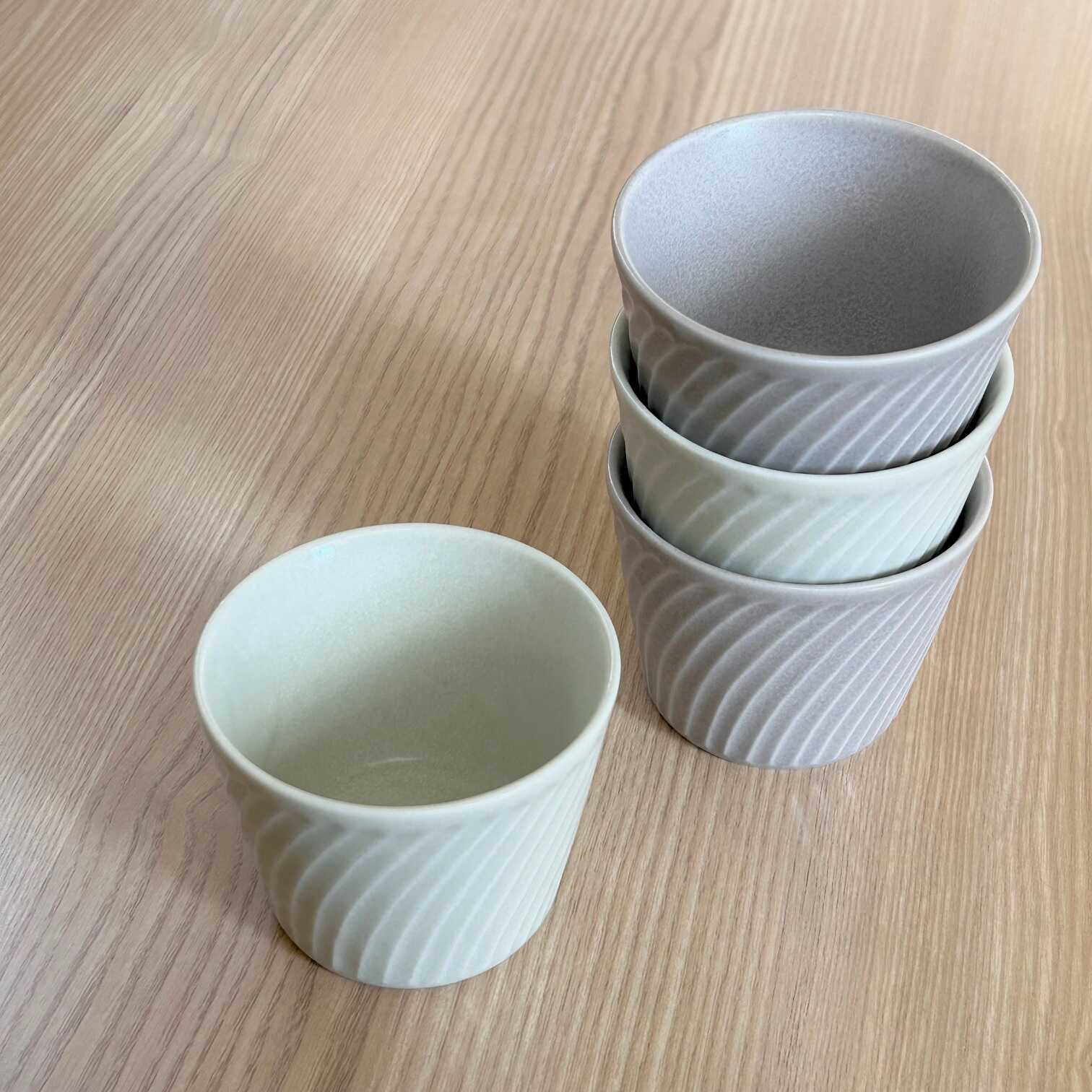 【ふるさと納税】【美濃焼/みずなみ焼】 タック マルチカップ 4個セット ラベンダーグレー・くすみホワイト 瑞浪市 / 山喜製陶 食器 小鉢 カップ[AZCP070]｜岐阜県瑞浪市