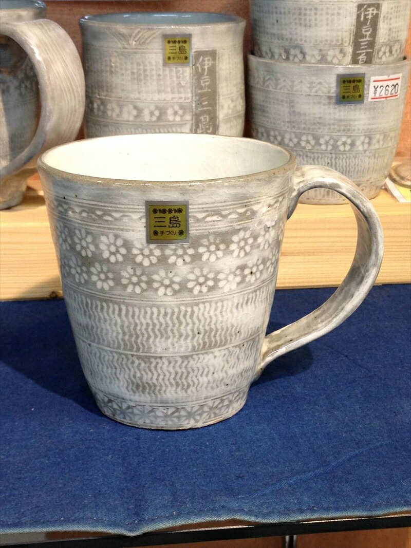 【ふるさと納税】 三島産 大房氏暦手 マグカップ 大 1個 陶器 手作り の 逸品 コップ 湯呑 おしゃれ 和風 工芸美 贈答用 プレゼント 1個 マグカップ 陶磁器 伝統工芸 ギフト 贈り物 オリジナル デザイン 茶器 食器 インテリア 雑貨 三島市 静岡県